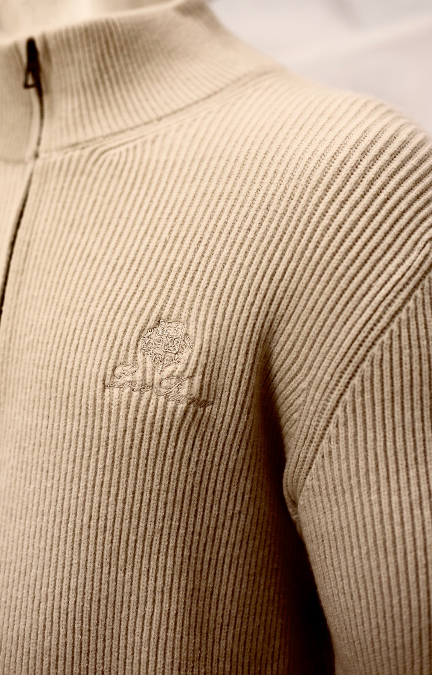 L-o-ra p-*-ana pullover