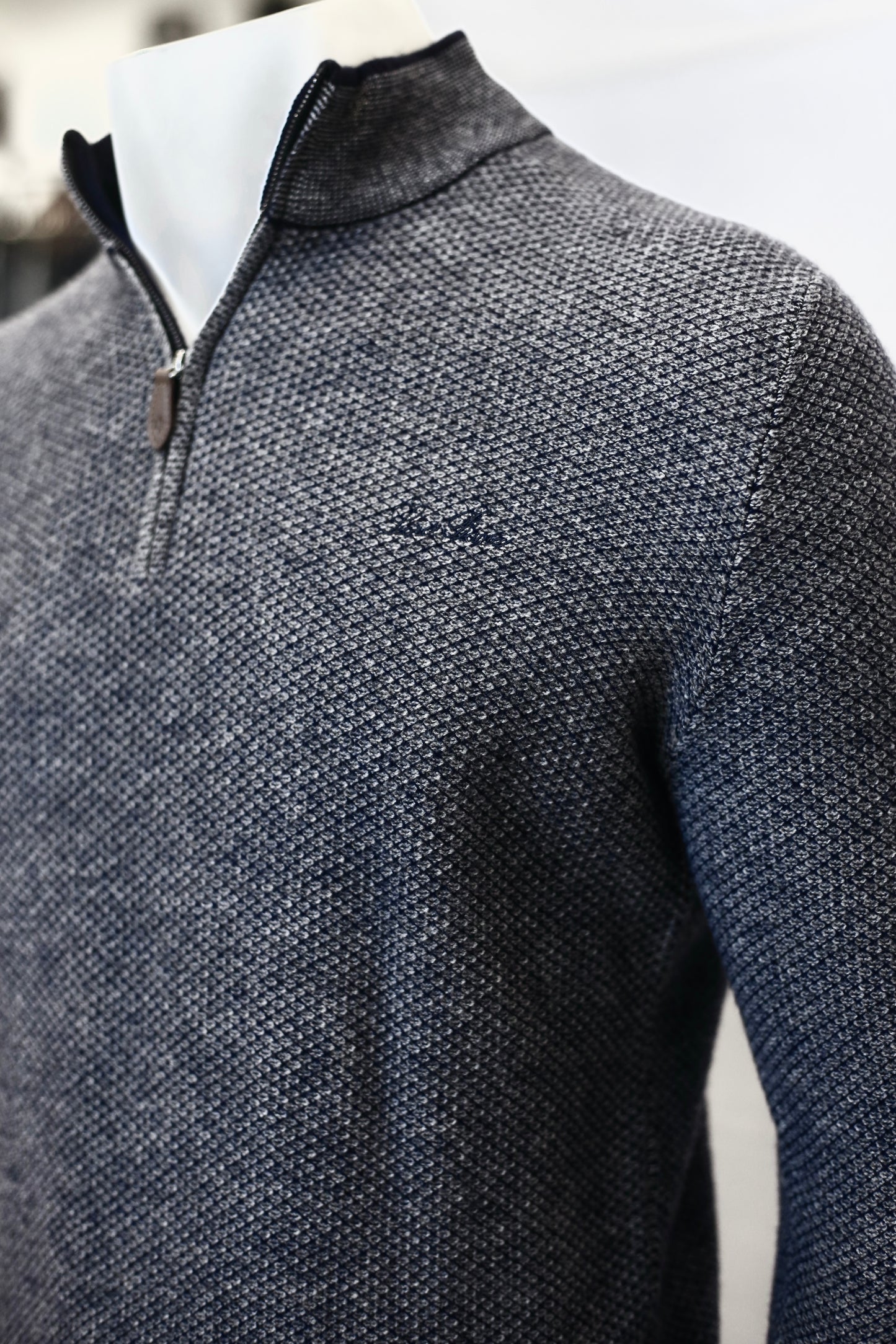 L-o-r-o- p-*-a-n-a pullover