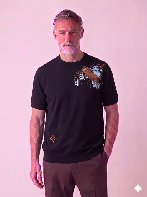 L-o-u-i-s V-u-i-t-t-o-n T-SHIRT.