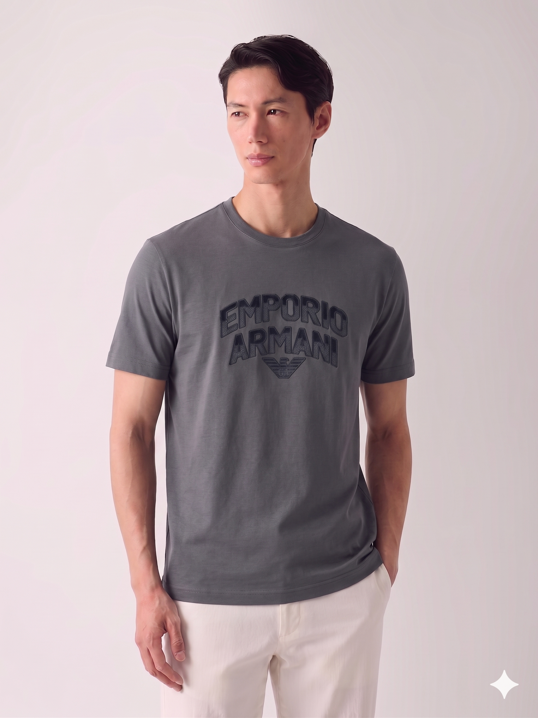 Emporio Armani T-SHIRT.