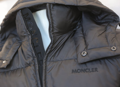 M-o-n-c-l-*-r jacket