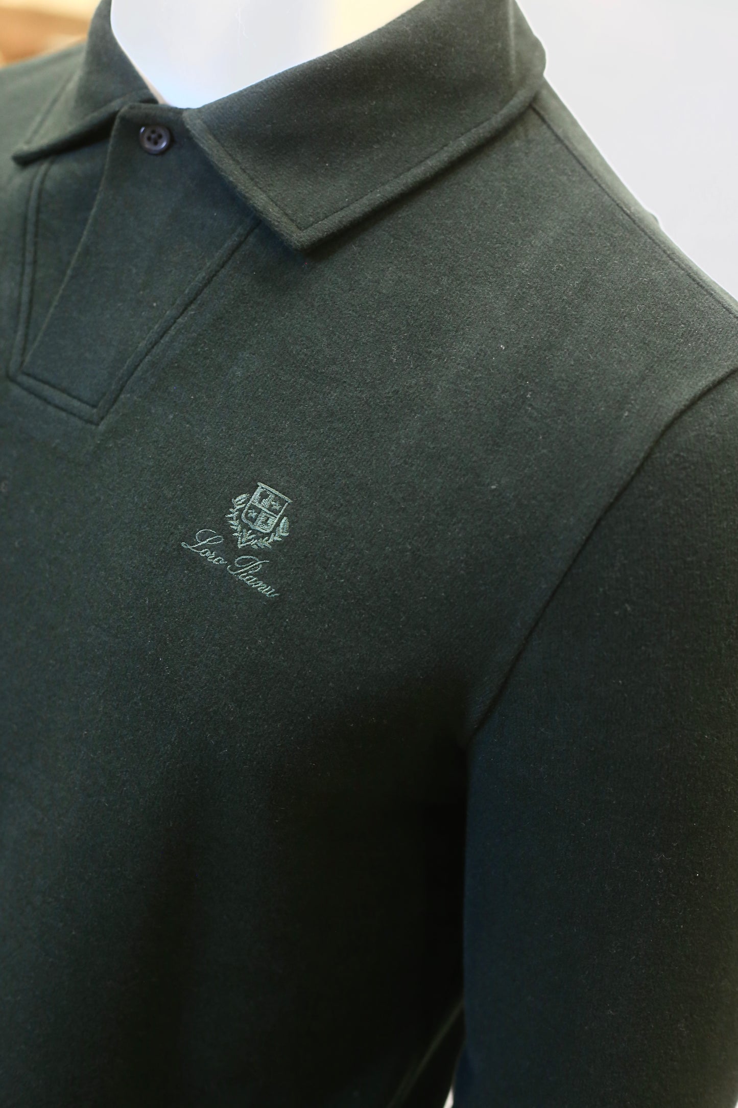 L-o-r-o p-*-a-n-a pullover