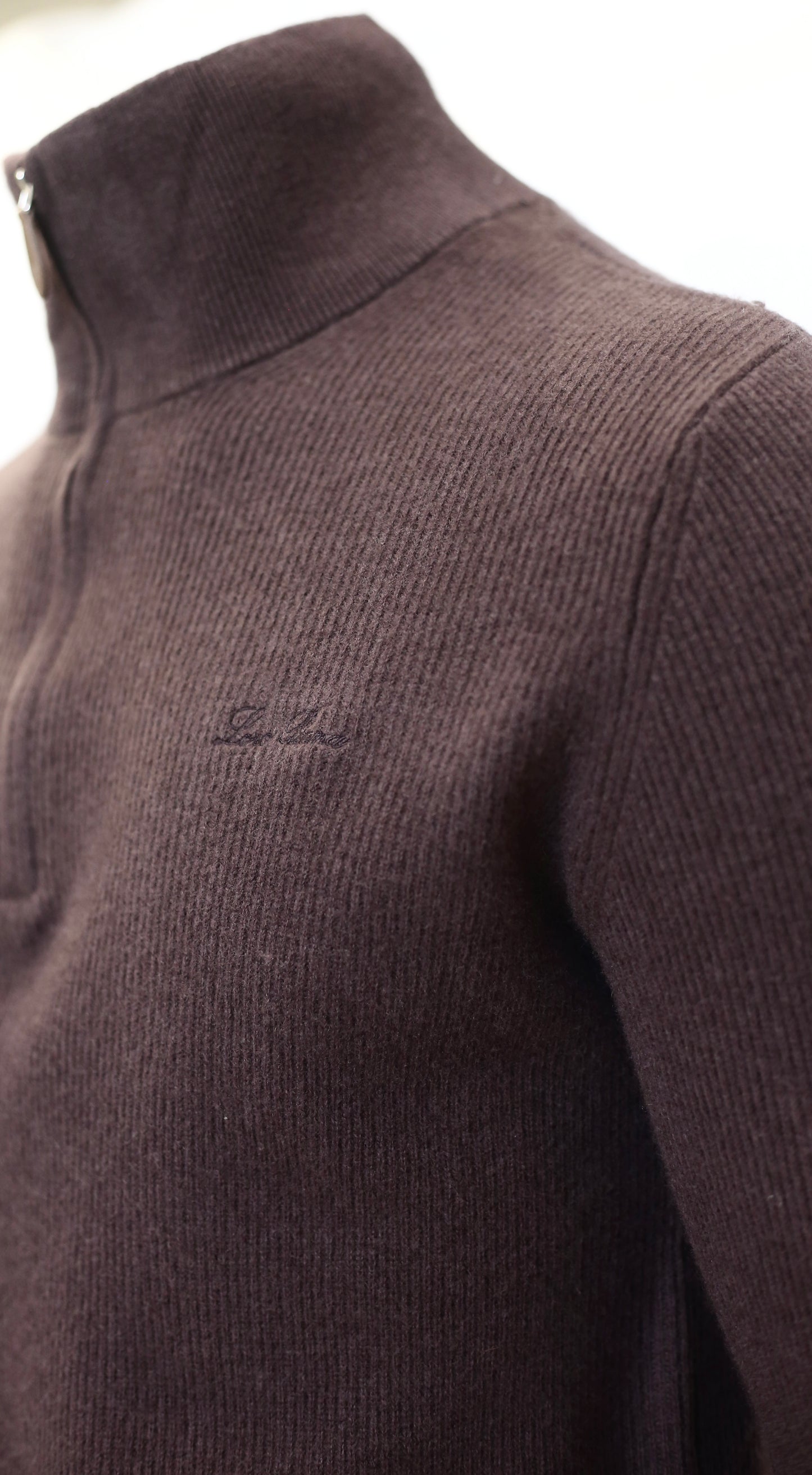 L-o-r-o p-*-a-n-a pullover