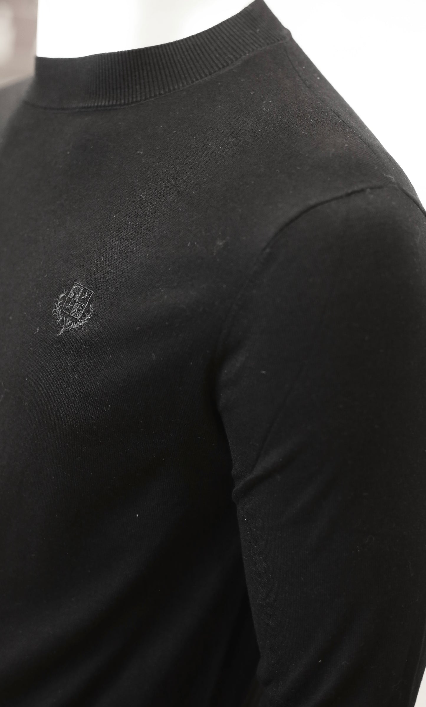 L-o-r-o p-*-a-n-a sweatshirt