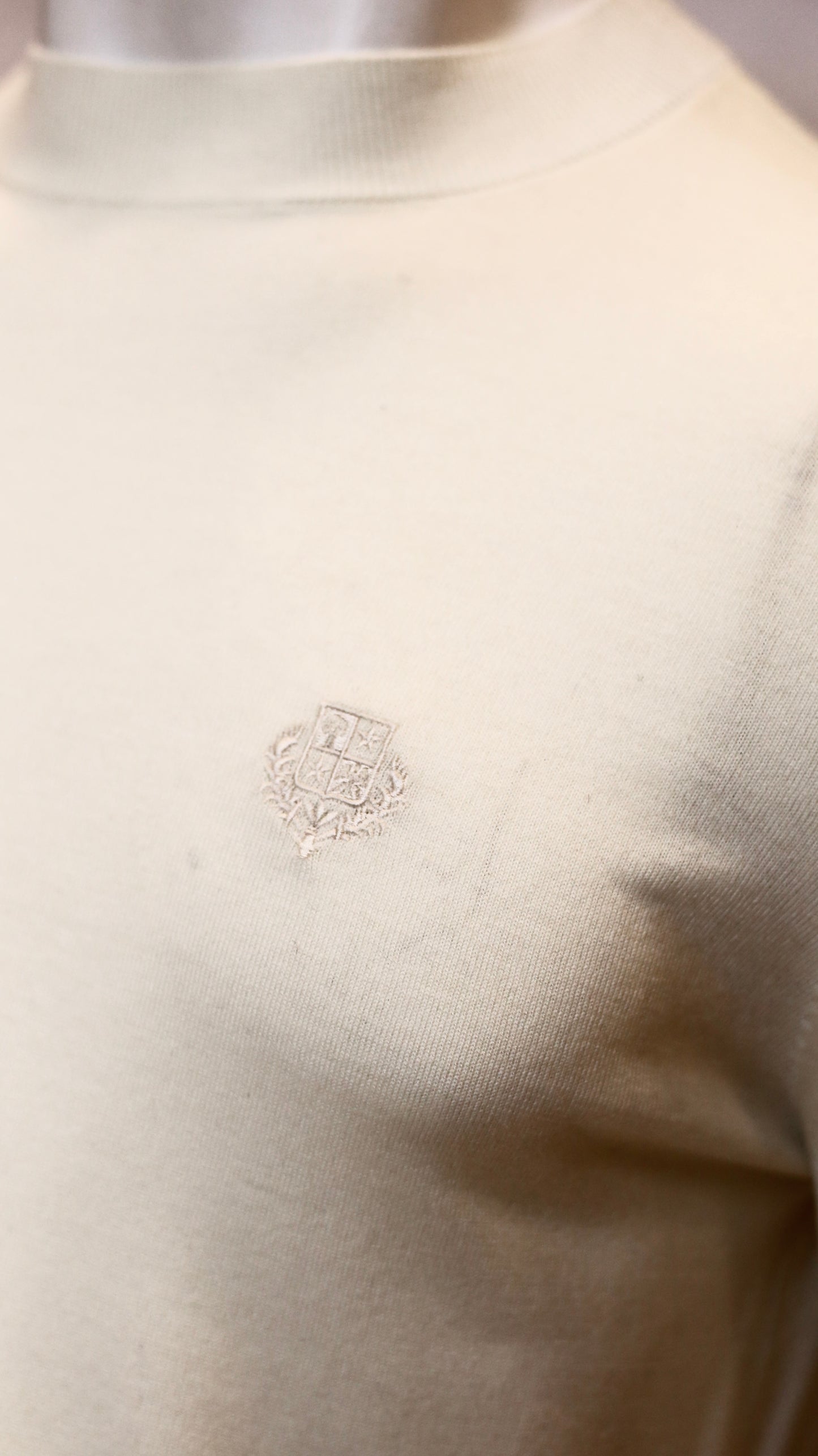 L-o-r-o p-*-a-n-a sweatshirt