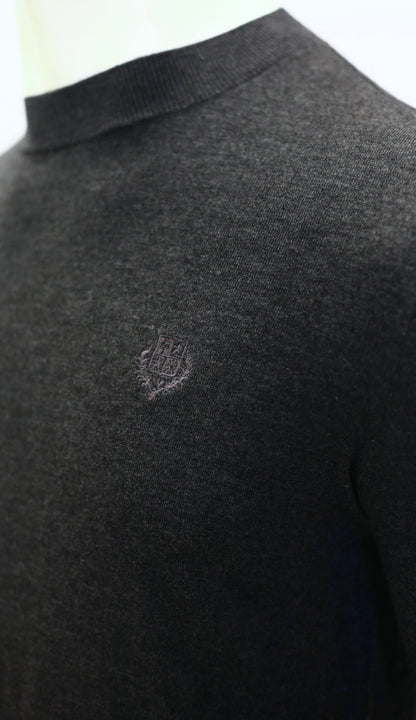 L-o-r-o p-*-a-n-a sweatshirt