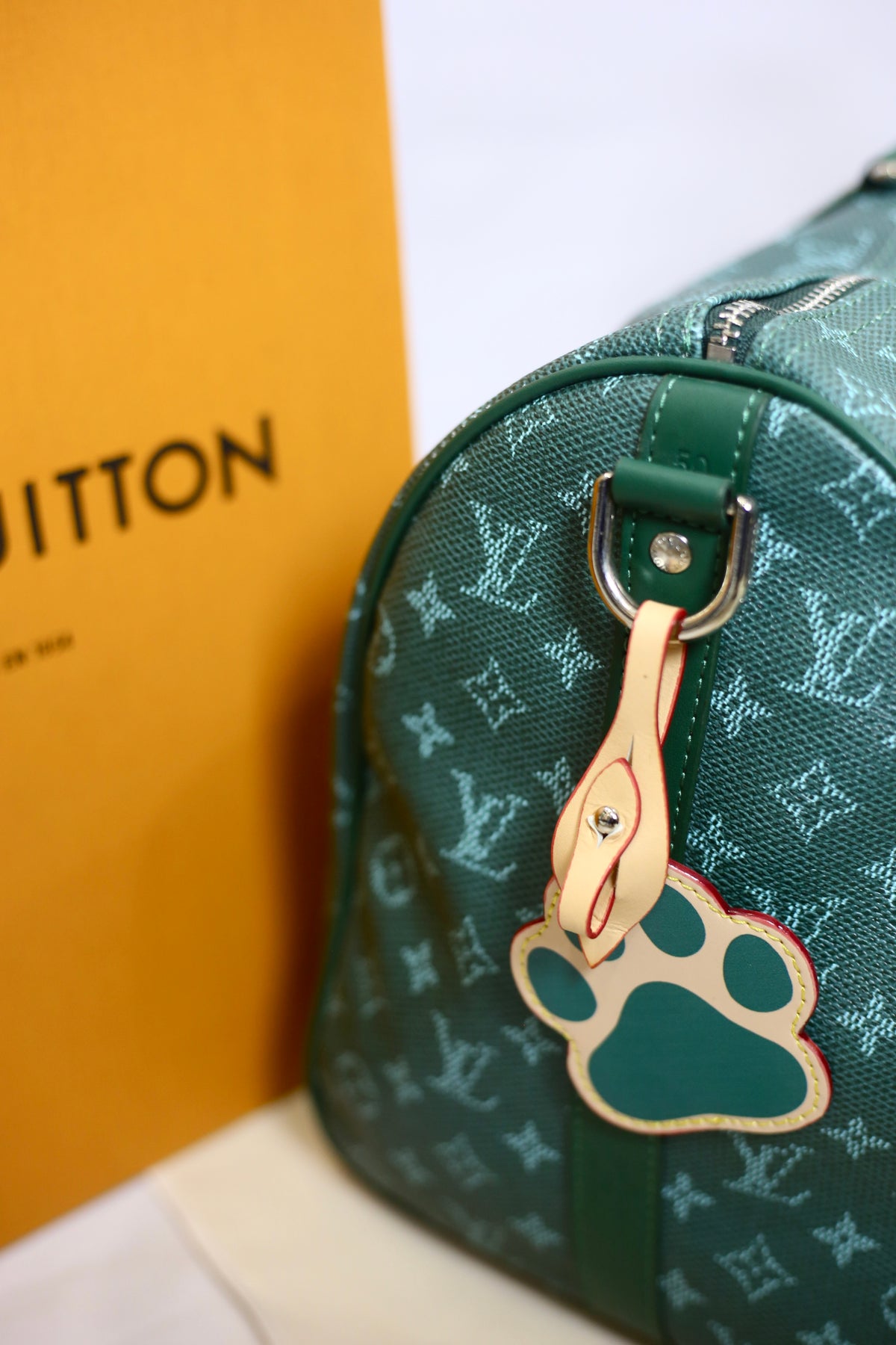 LV Hand BAGE