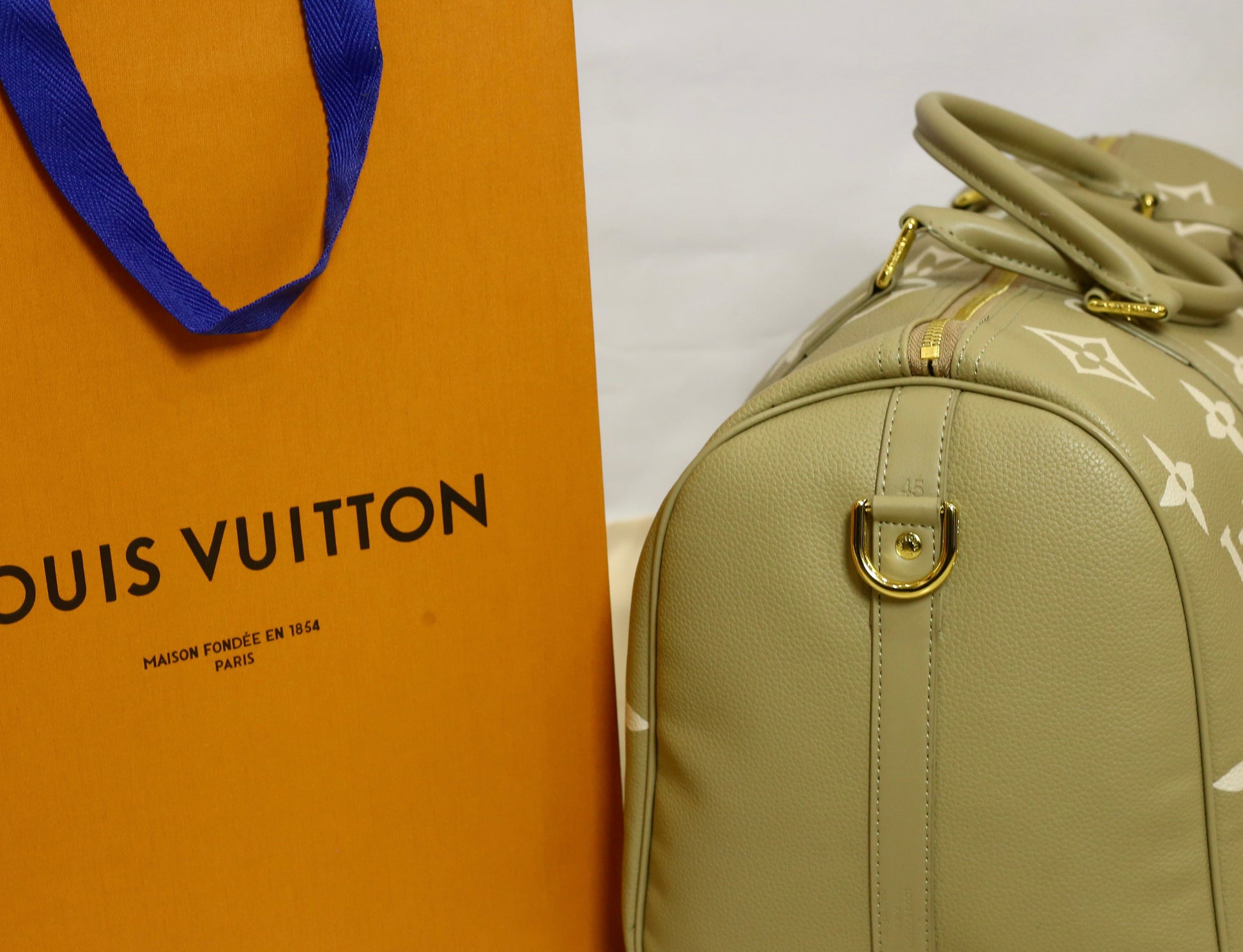 L-*V Hand bag