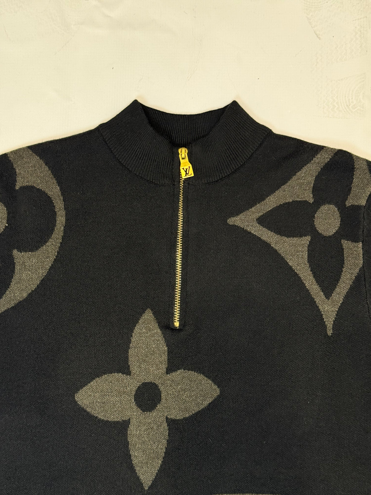 LV pullover