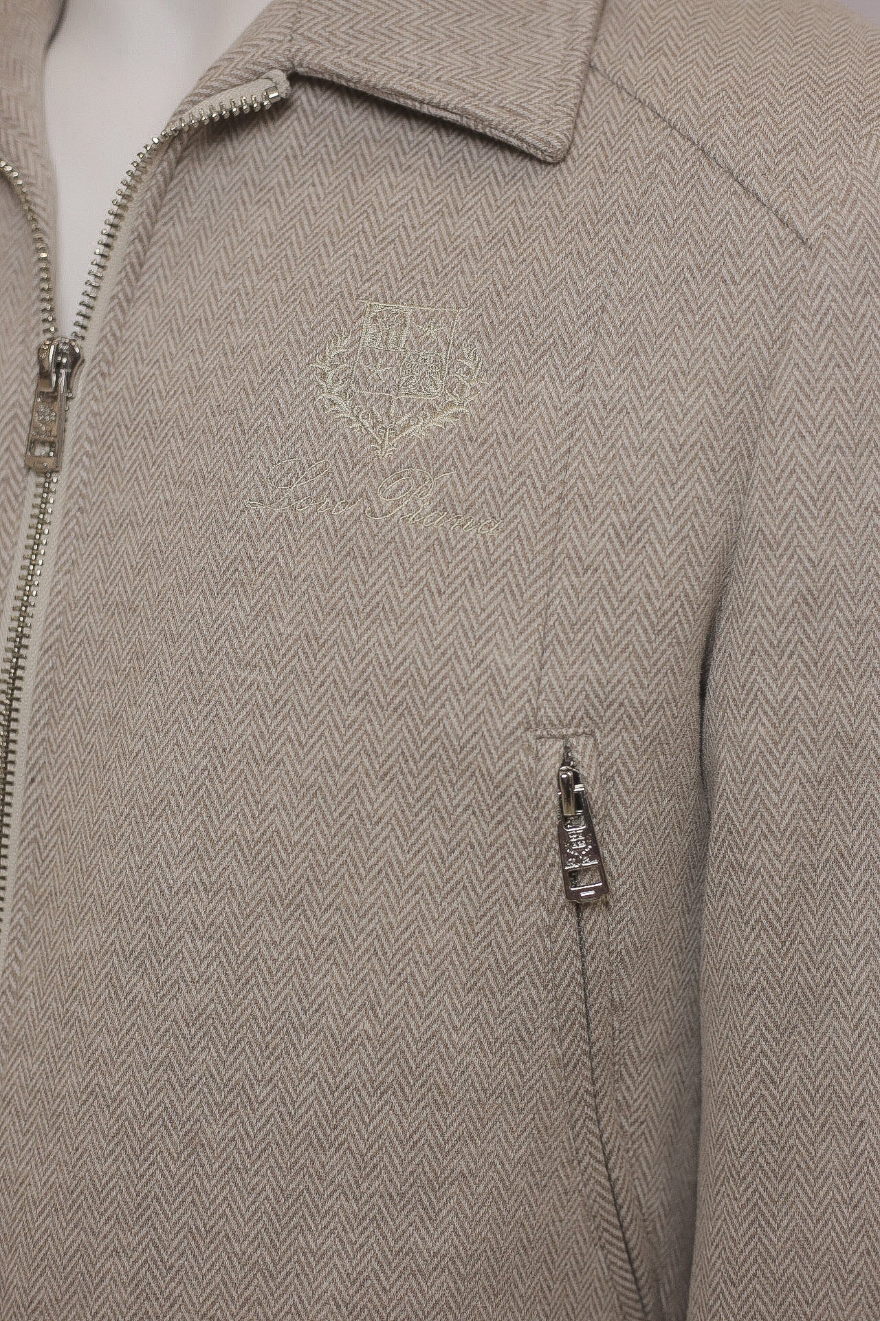 L-o-ra p-i-*-n-a Jacket