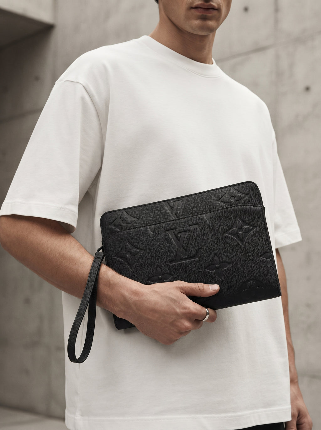 LO-U-IS VI-UTT-ION  BAG