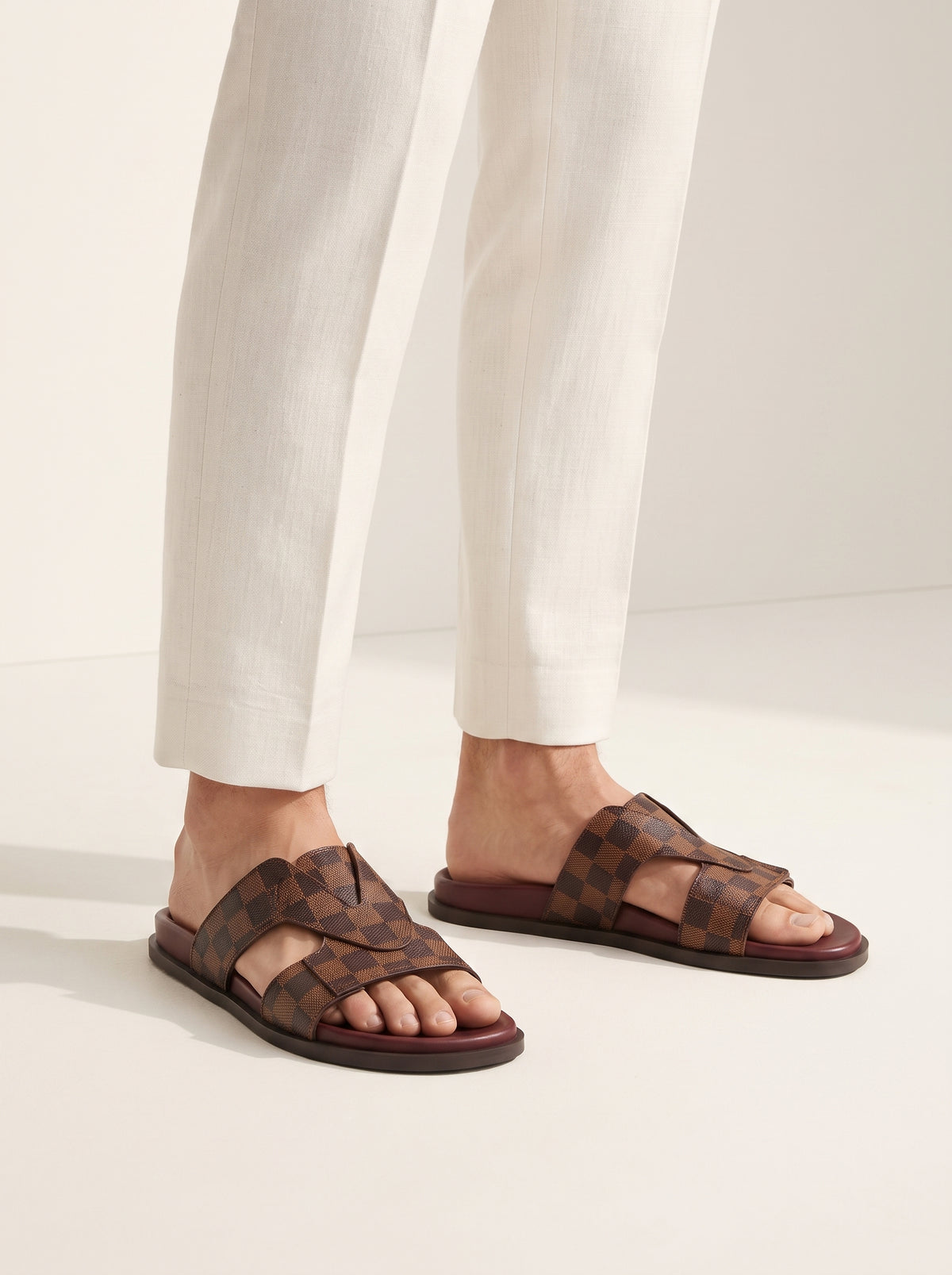 L-O-I V-ITON SLIPPER