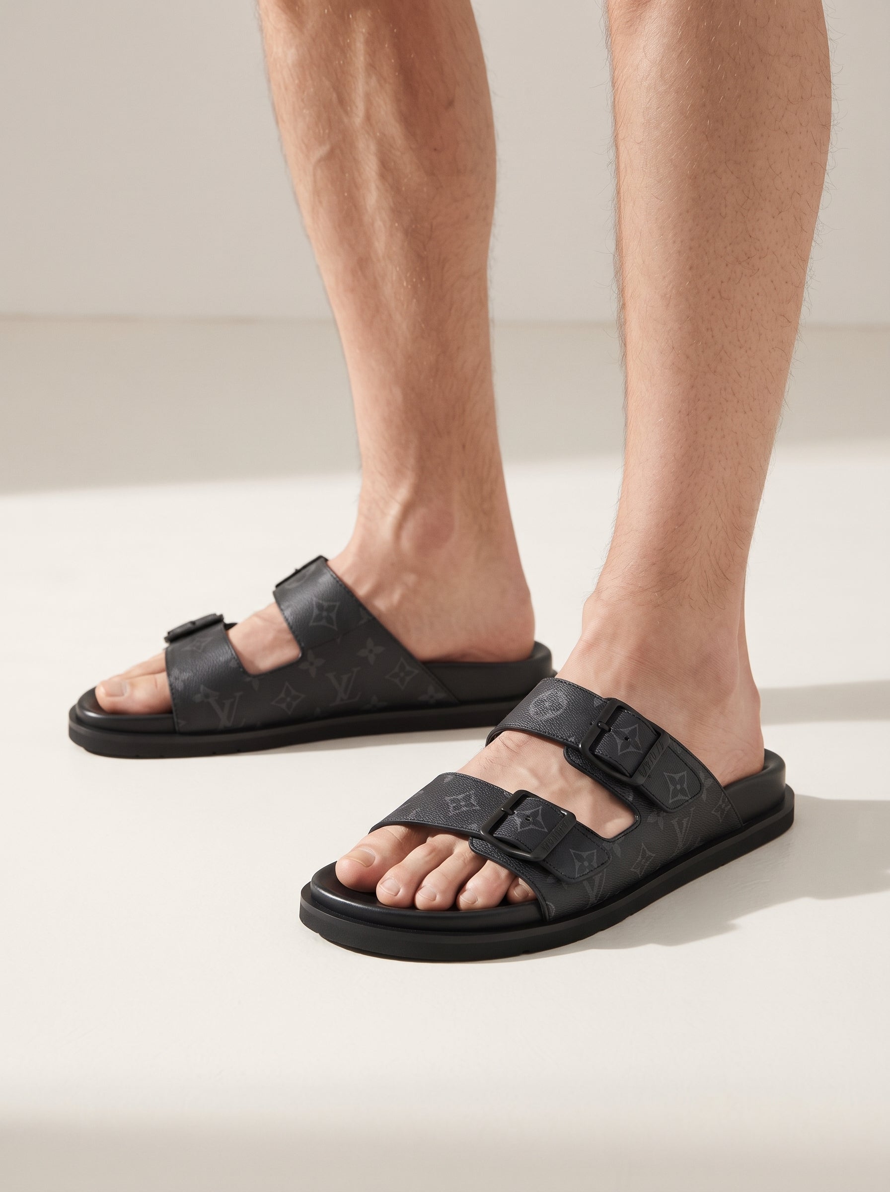 L-OI-US VUI-TTO-N SLIPPER