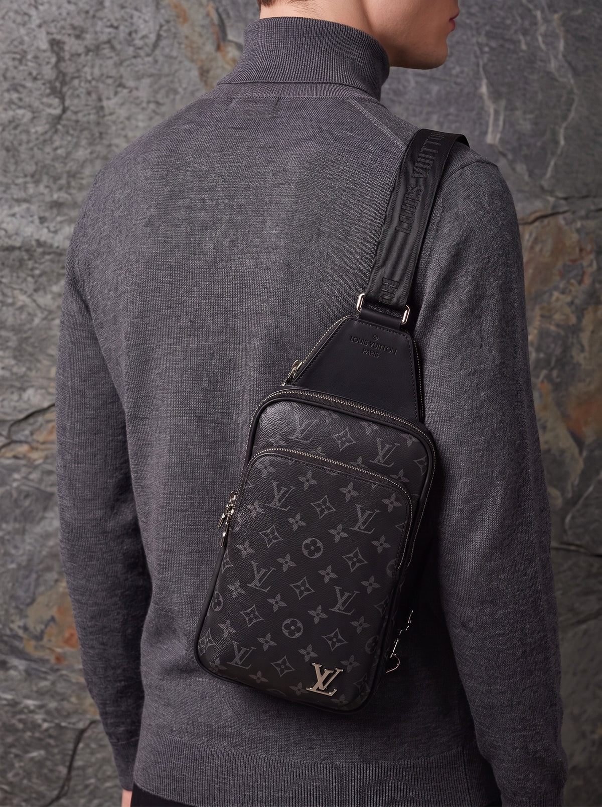 LO-UI-S VI-UTT-ION BAG