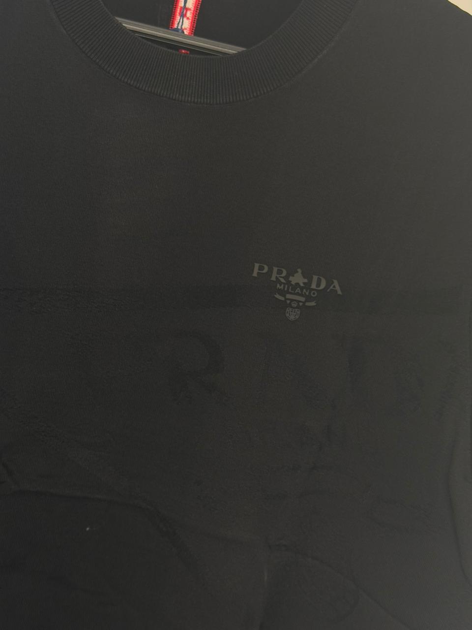 PRADA T-SHIRT.
