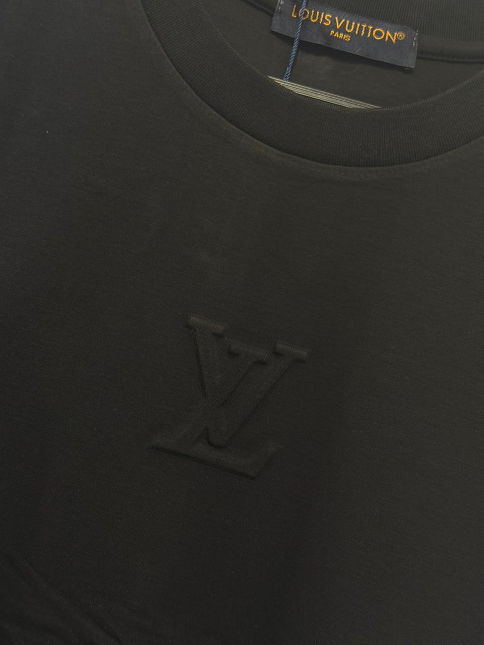 L-o-is Vu-it-on T-SHIRT.