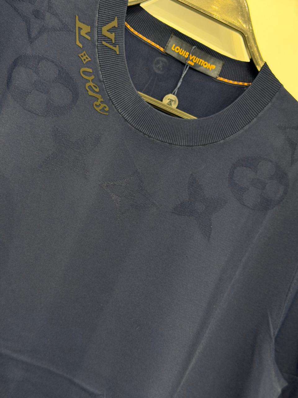 L-o-uis Vui-ton T-SHIRT.