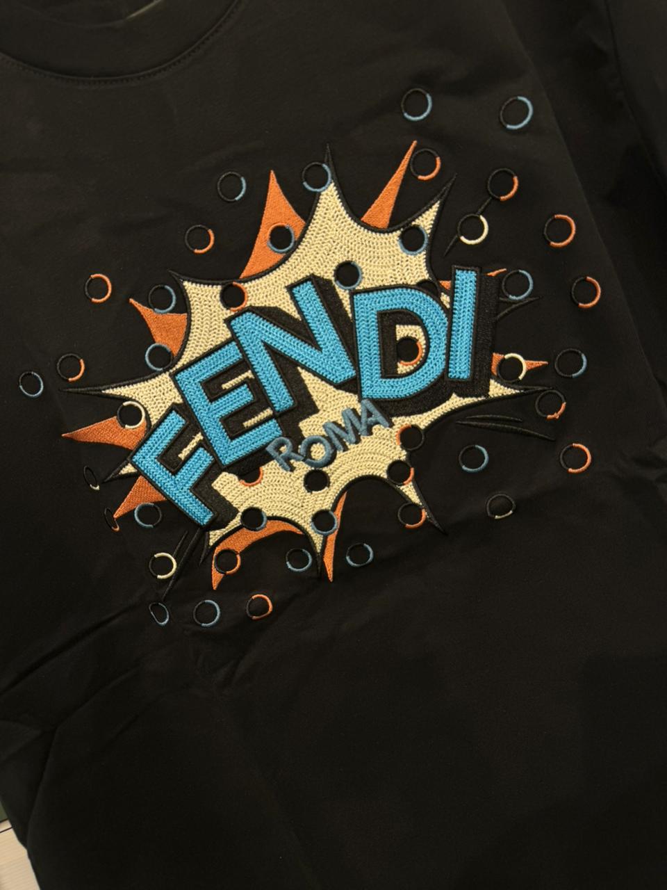 Fendi T-SHIRT.
