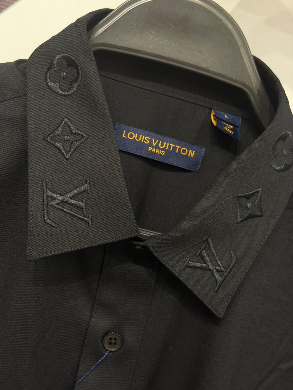 L-OIS V-IT-ON  SHIRT-