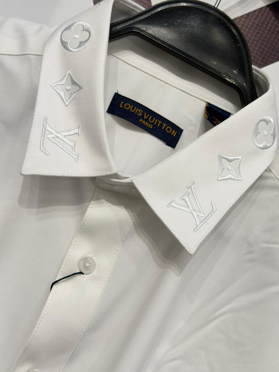 L-OIS V-IT-ON  SHIRT-