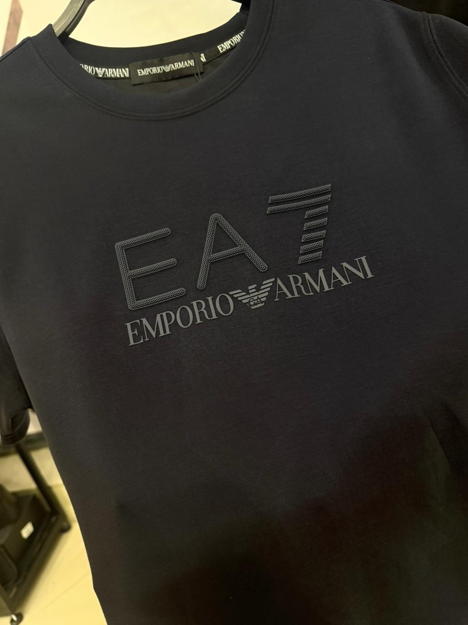 Emporio Armani T-SHIRT.