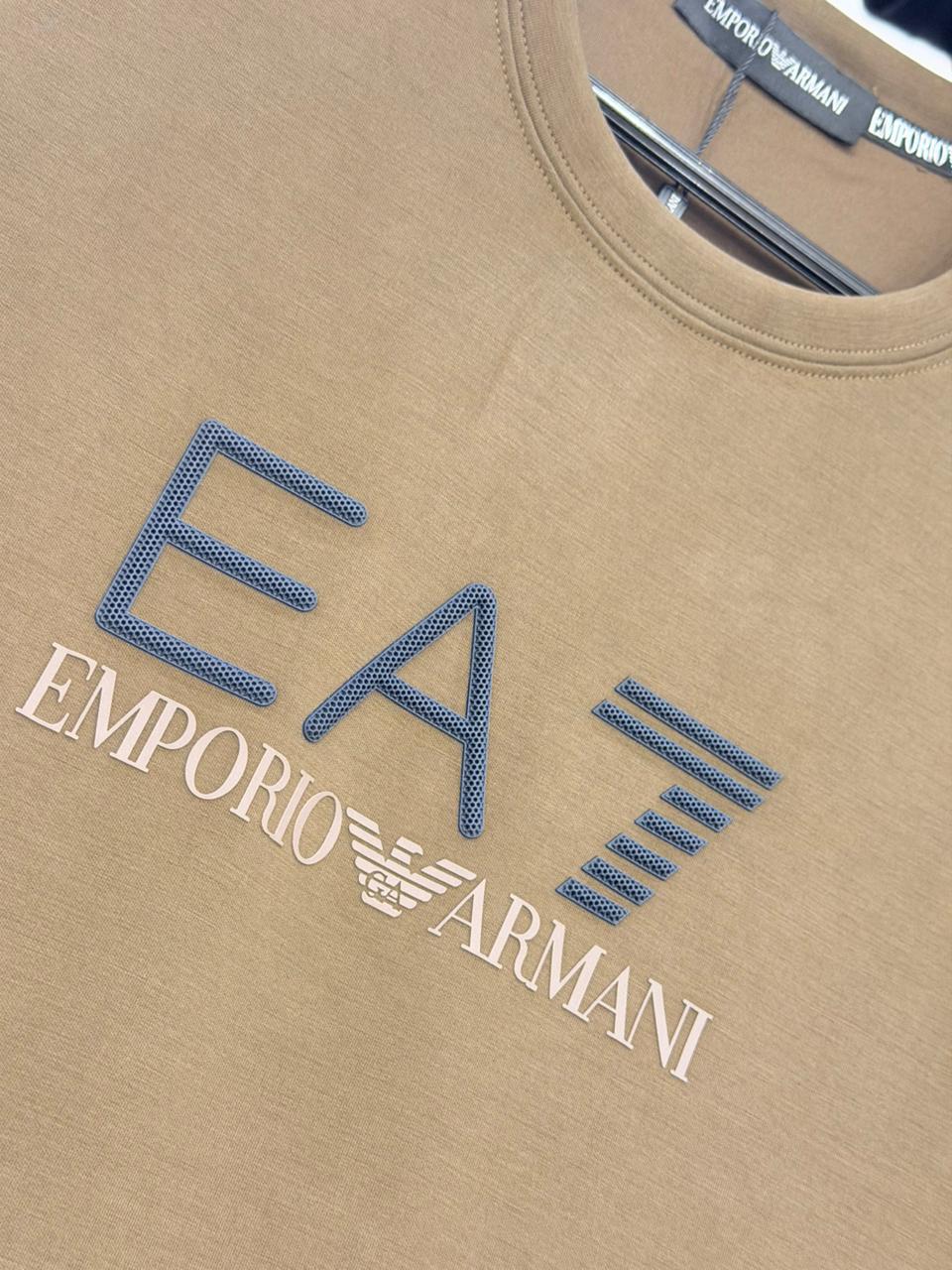 Emporio Armani T-SHIRT.