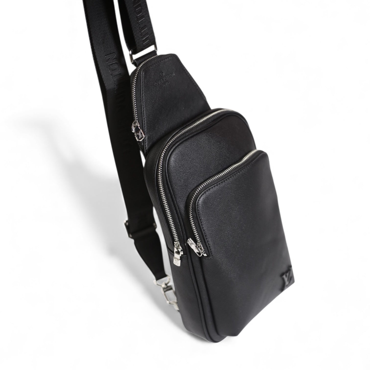 LO-UI-S VI-UTT-ION  BAG