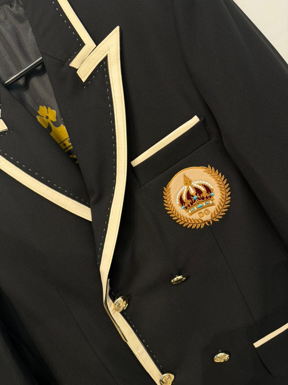 D&G SUITS.