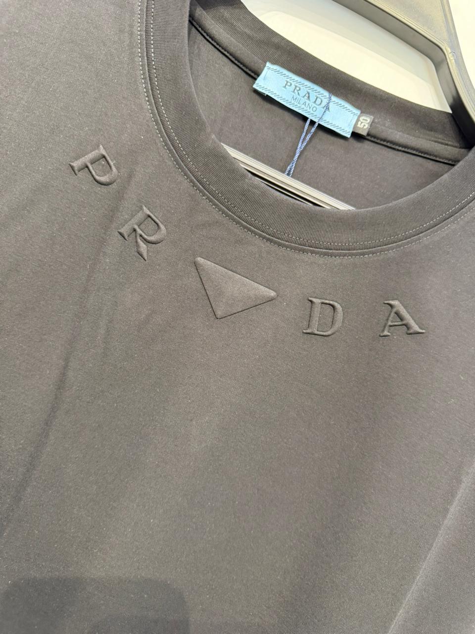 PRADA T-SHIRT.