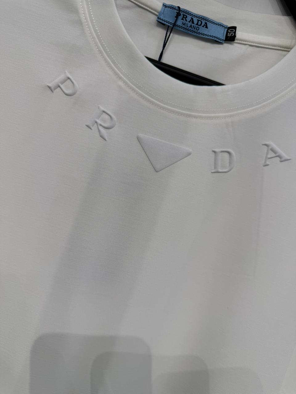 PRADA T-SHIRT.