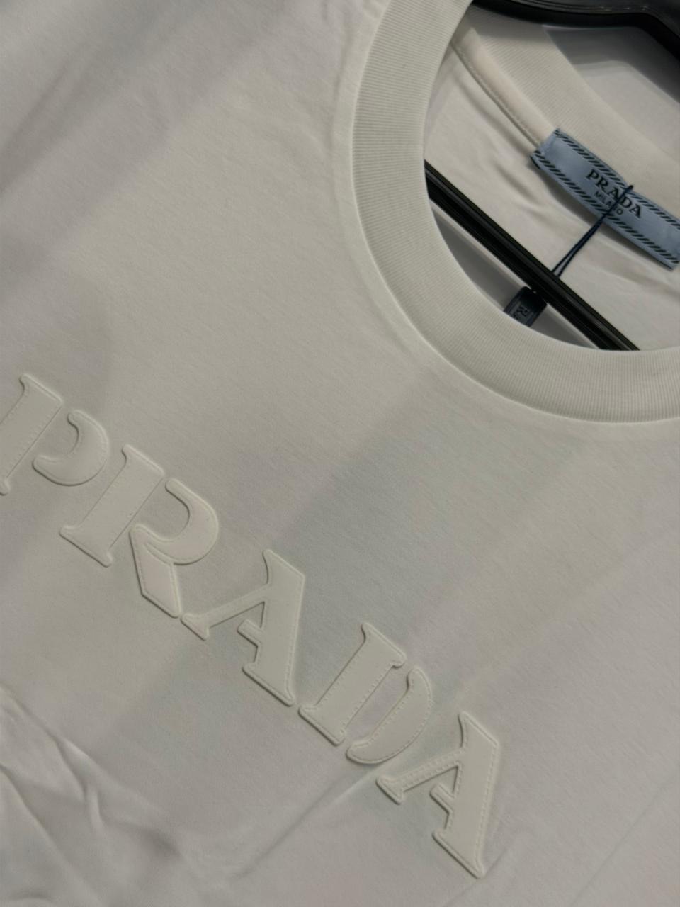 PRADA T-SHIRT.