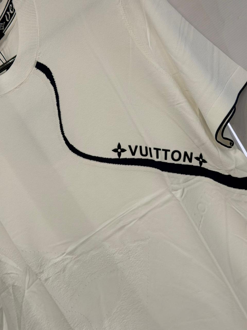 L-o-uis V-u-iton T-SHIRT.