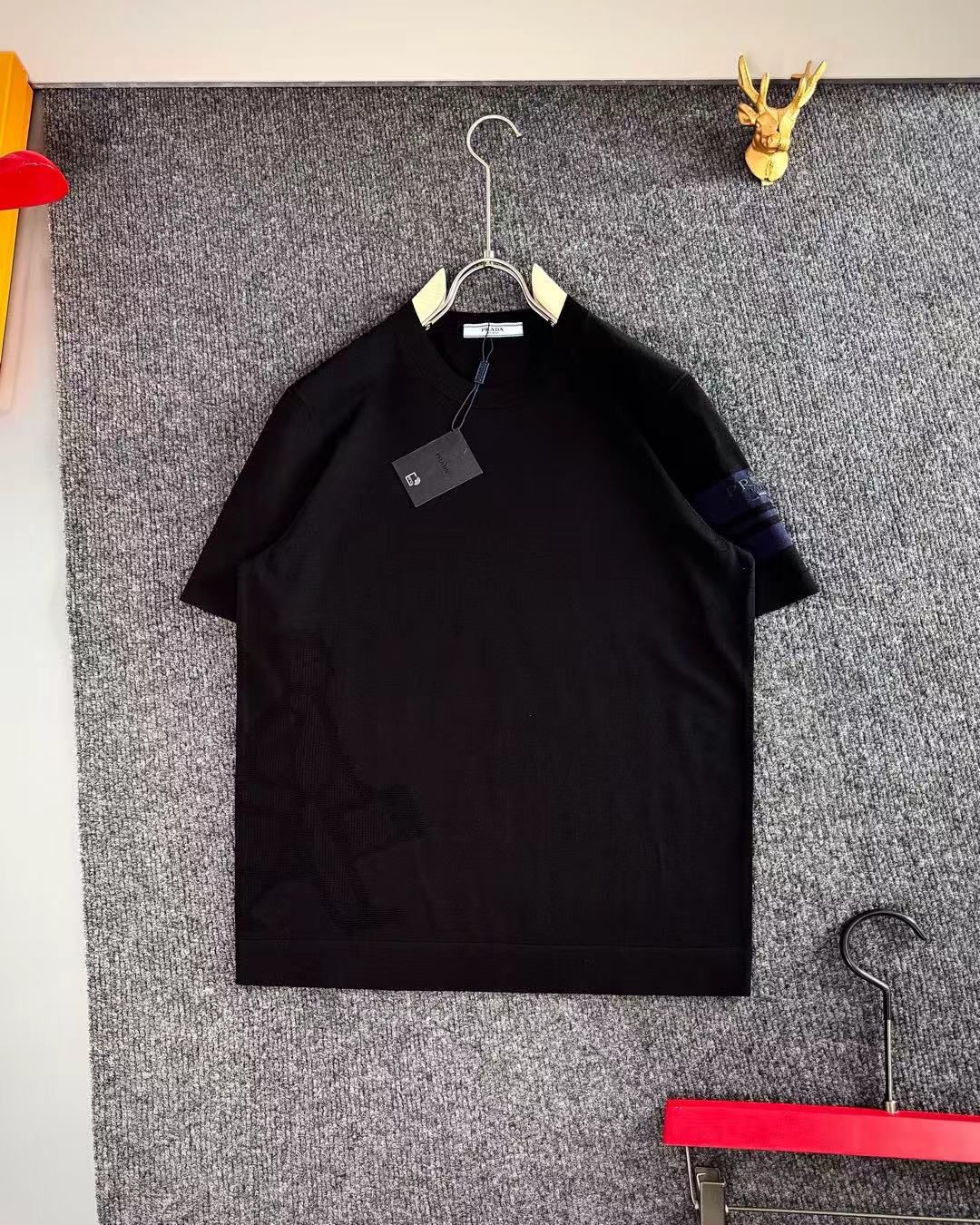 PRADA T-SHIRT