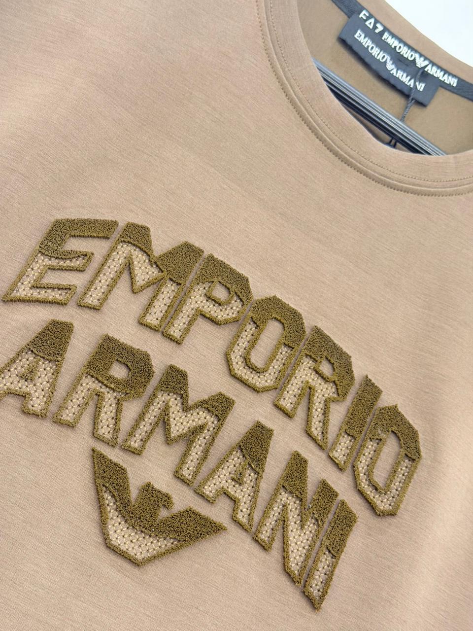 Emporio Armani T-SHIRT.