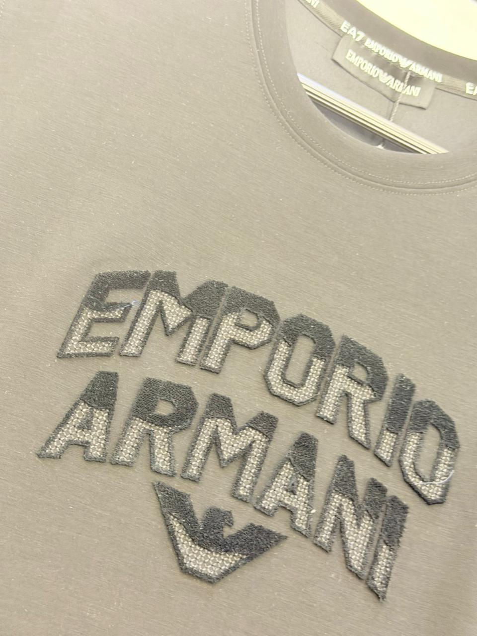 Emporio Armani T-SHIRT.