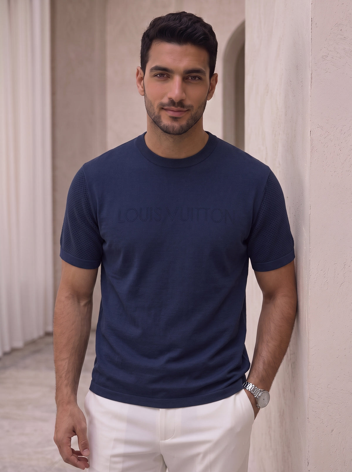 LO-UIS V-UIT-ON T-SHIRT.