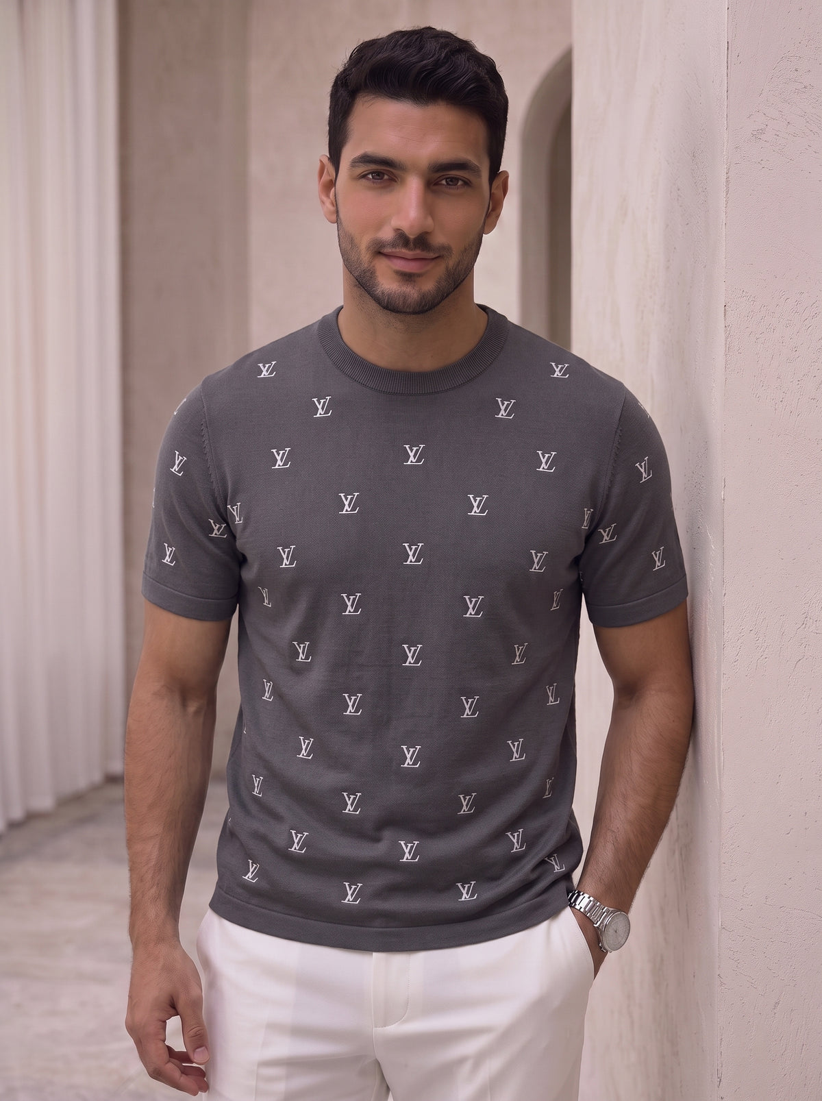 Lo-uis Vu-iton t-shirt.