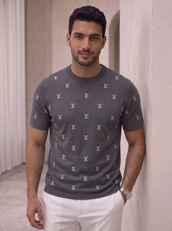 Lo-uis Vu-iton t-shirt.