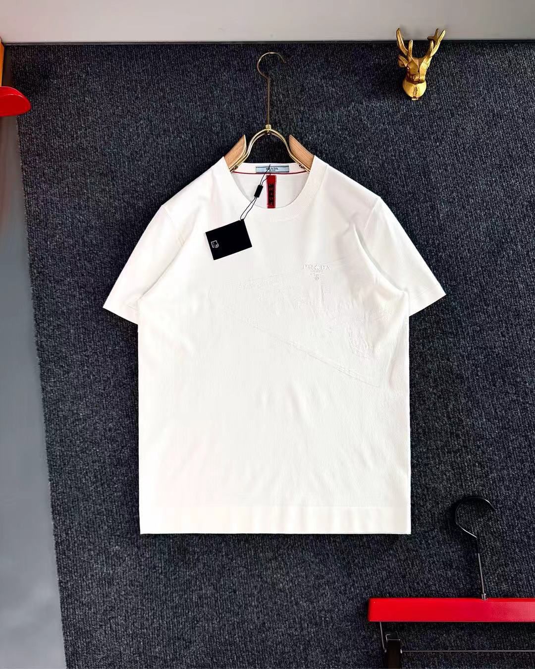 PRADA T-SHIRT.