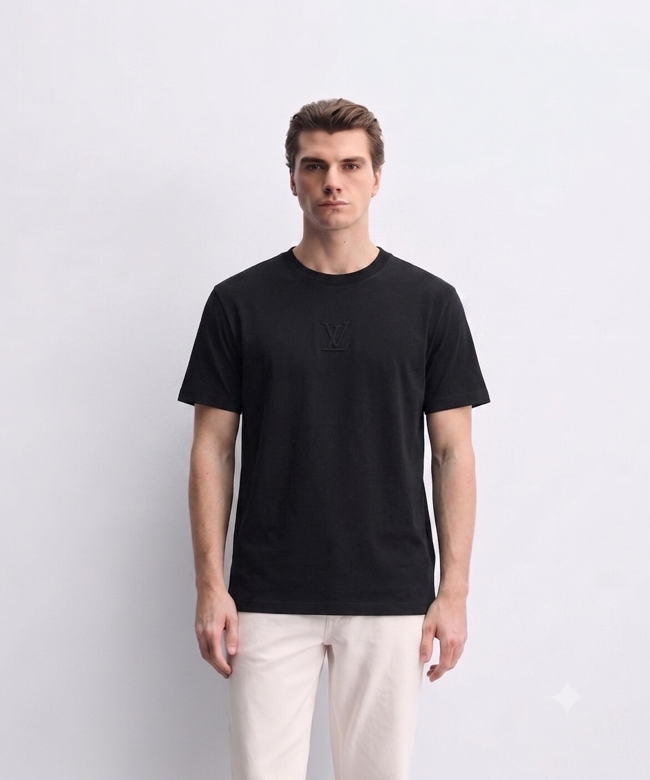 Lo-uis V-ui-ton T-SHIRT.