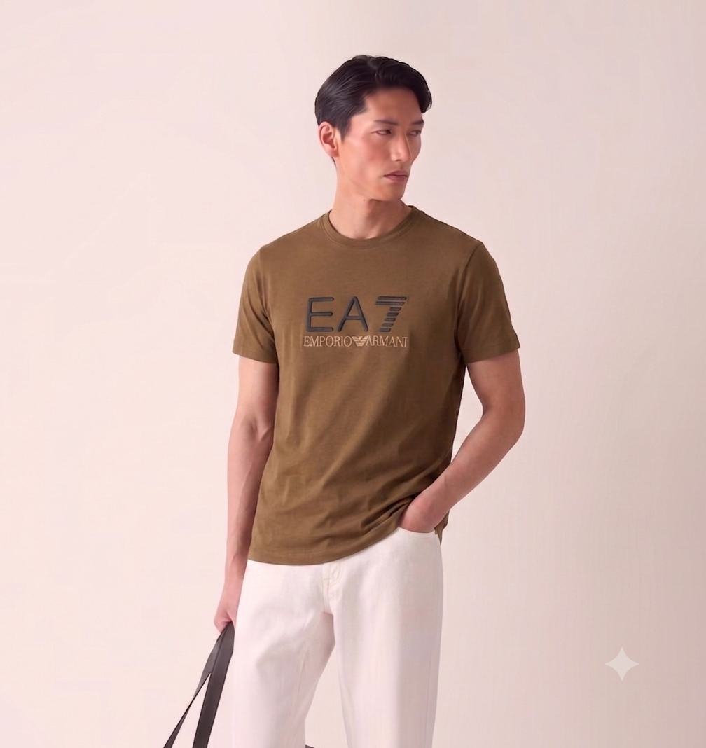 Emporio Armani T-SHIRT.