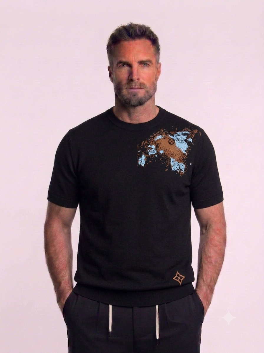 L-o-u-i-s V-u-i-t-t-o-n T-SHIRT.