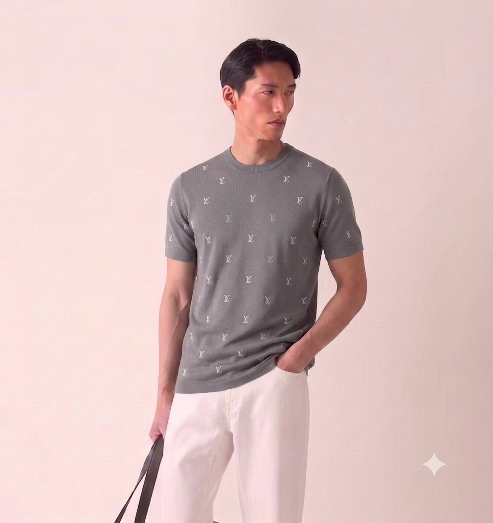 Lo-uis Vu-iton t-shirt.
