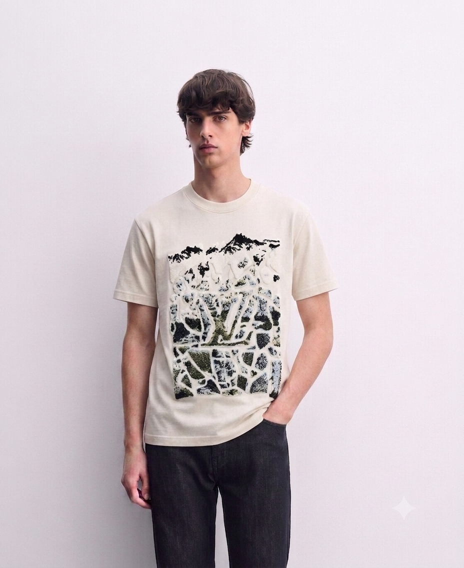 L-oui-s V-uit-on  T-SHIRT.