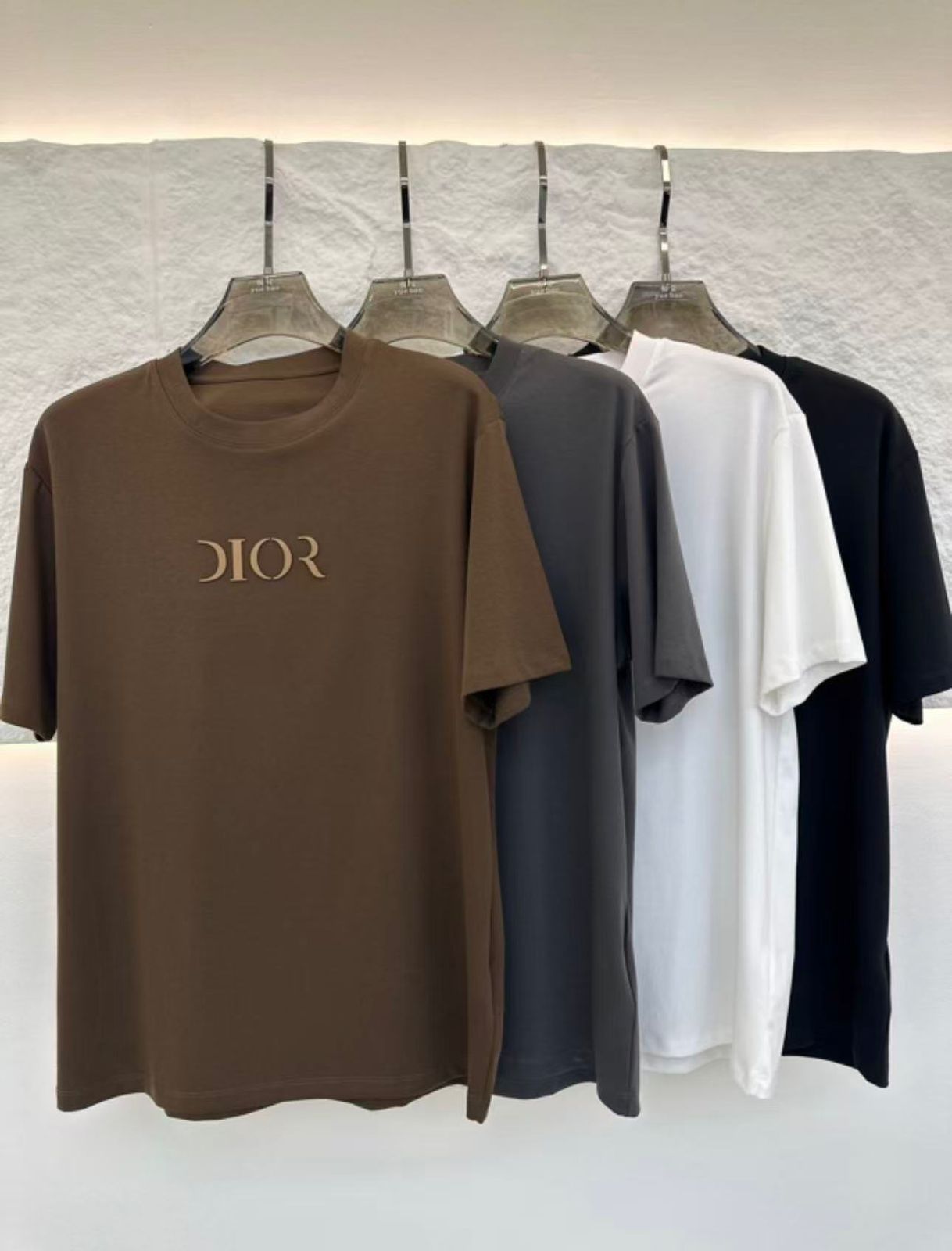 DIOR T-SHIRT.
