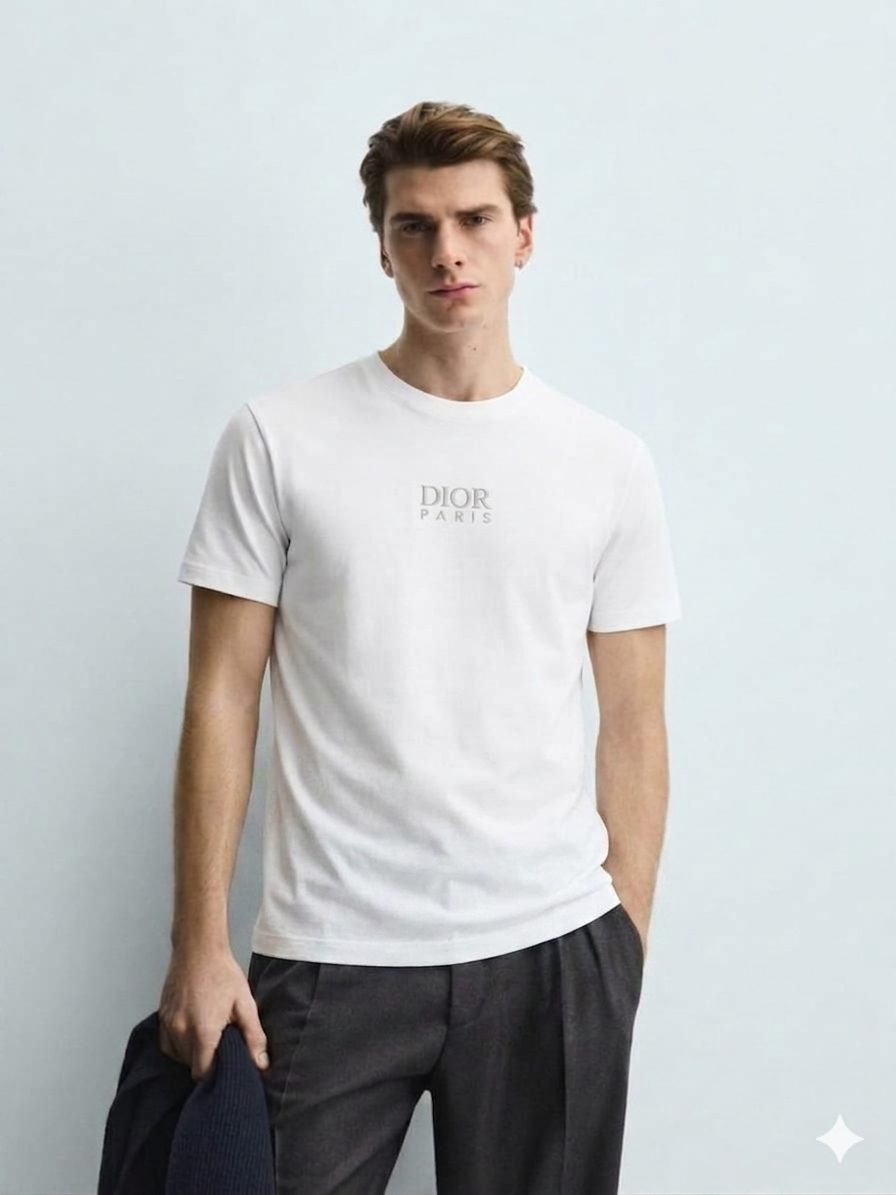CHRISTIE DIOR T-shirt.