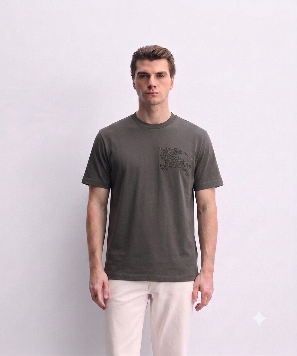 Burberry T-SHIRT.