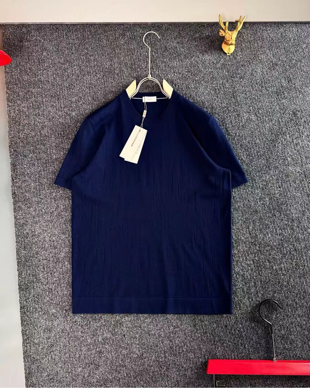 DIOR T-SHIRT.