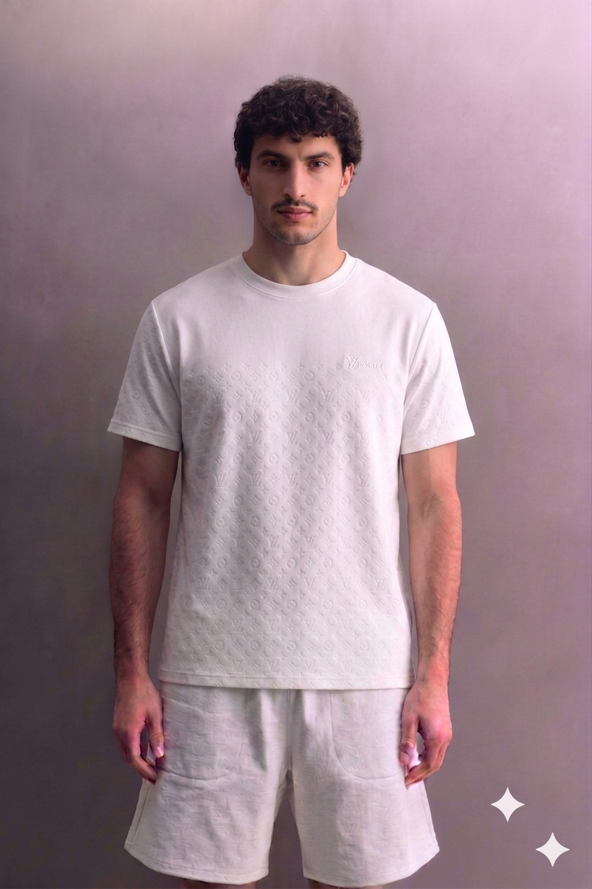 L-ou-i V-toin T-shirt.