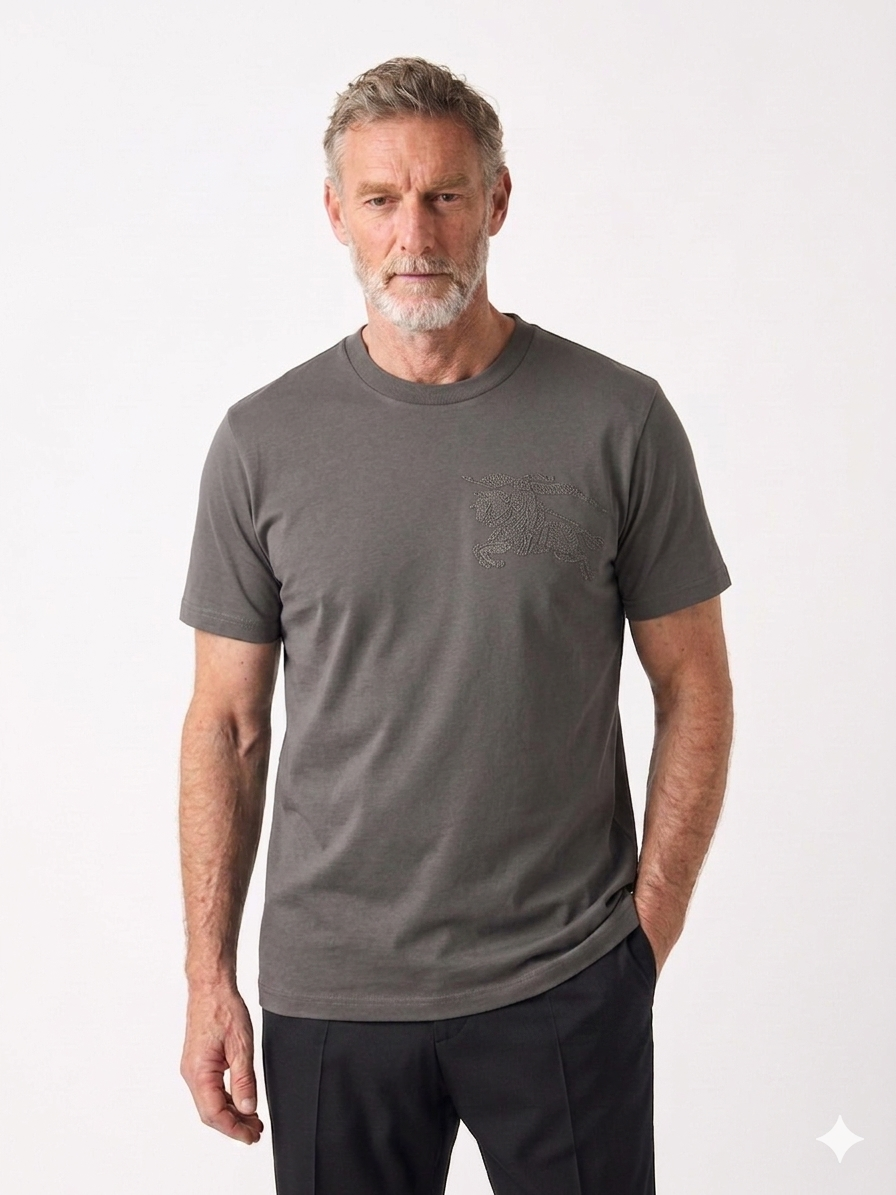 Burberry T-SHIRT.
